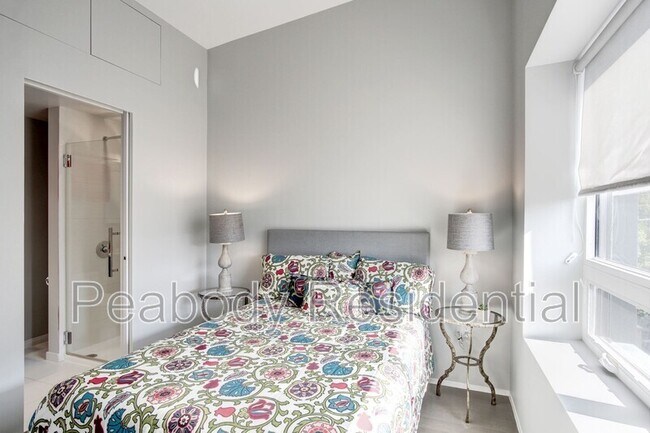 Building Photo - 2422 17th St NW