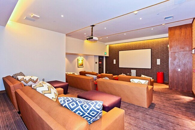 Building Photo - Luxurious Convenience in the Heart of Honolulu - Waihonua 2904