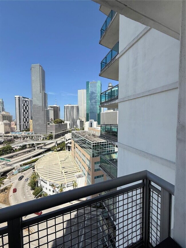 Building Photo - 350 S Miami Ave