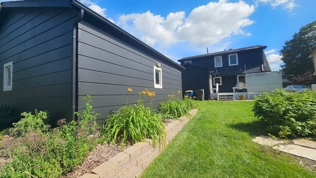 Building Photo - Charming 4-Bedroom Remodeled Home in Quiet...