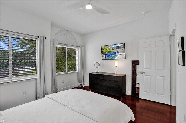 Building Photo - 644 W Palm Aire Dr