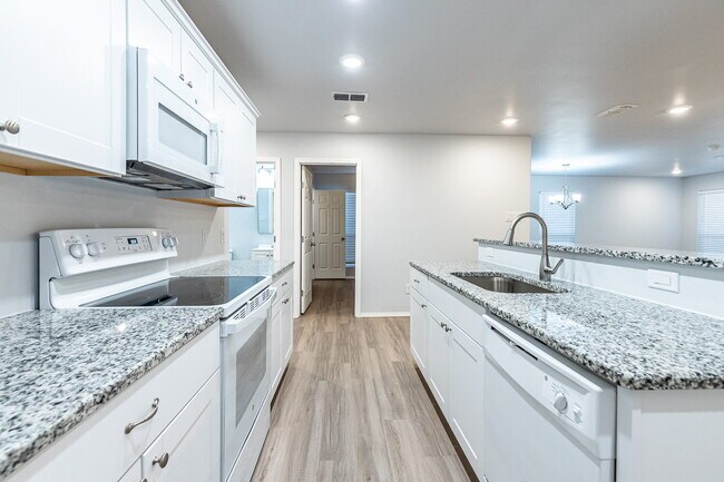 Building Photo - Half off First Full Month's Rent /Zero Deposit /Convenient to All Institutions of Higher Learning...