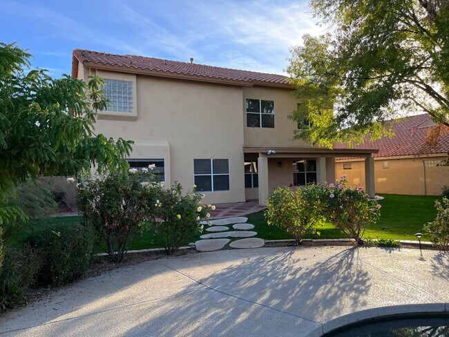 Building Photo - 4746 W Carla Vista Dr