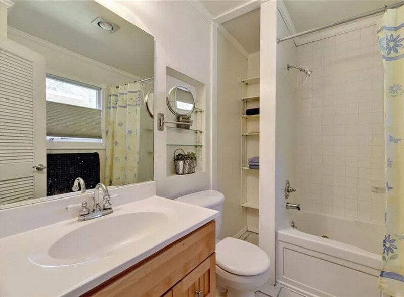 Building Photo - 7102 Moat Cove