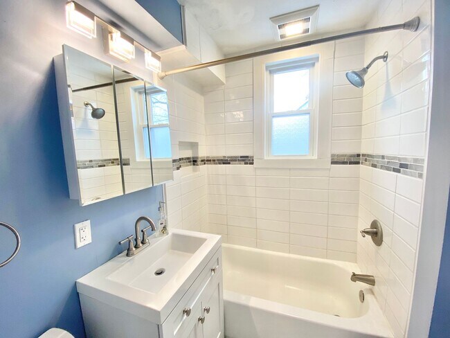 Building Photo - 69 Russell St