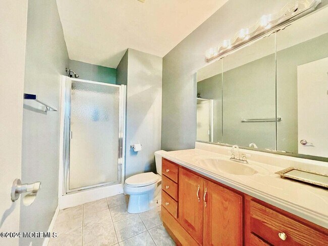 Building Photo - 562 Clubhouse Dr