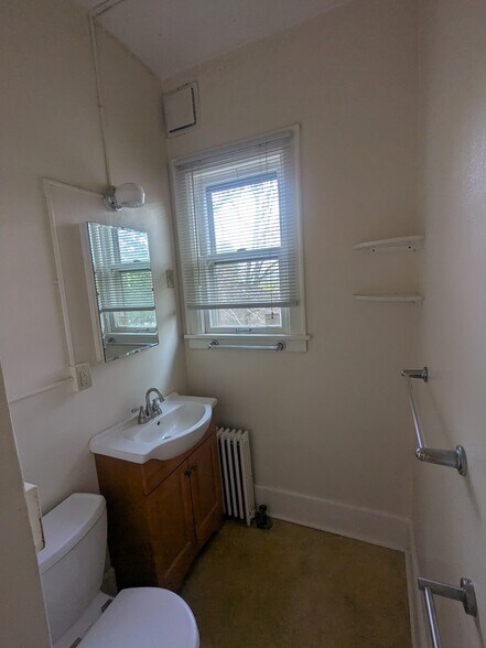 Bathroom - 1435 SW Harrison St