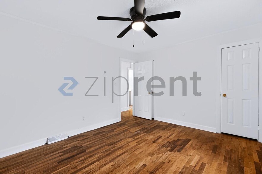 Building Photo - Unit