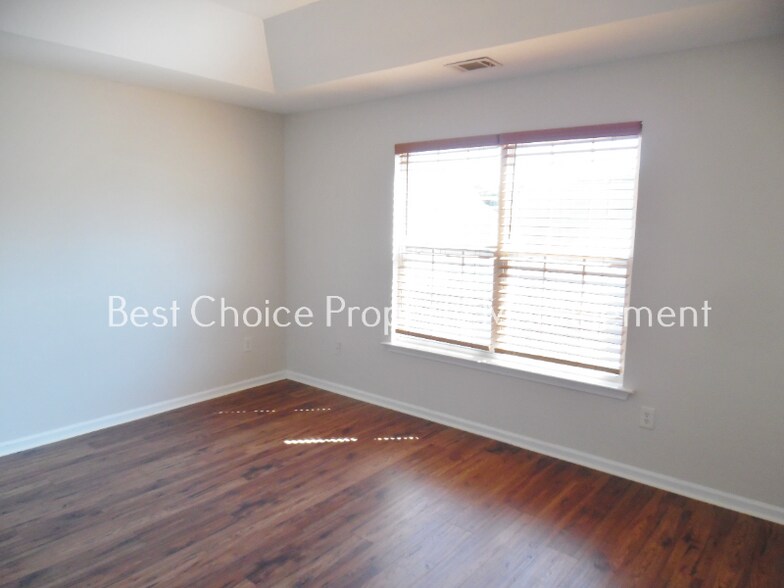 Building Photo - 133 Ledgewood Way