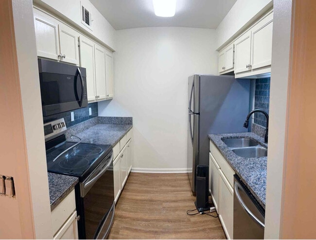 Building Photo - 2122 Acklen Ave