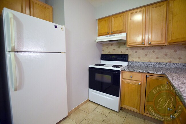 Building Photo - 6029 N Winthrop Ave