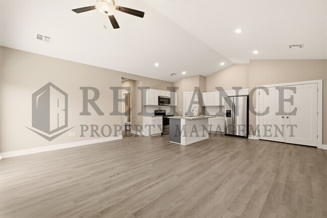 Building Photo - 2755 S Greenleaf St