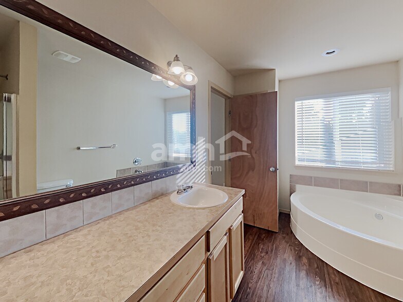 Building Photo - 9609 200th St E