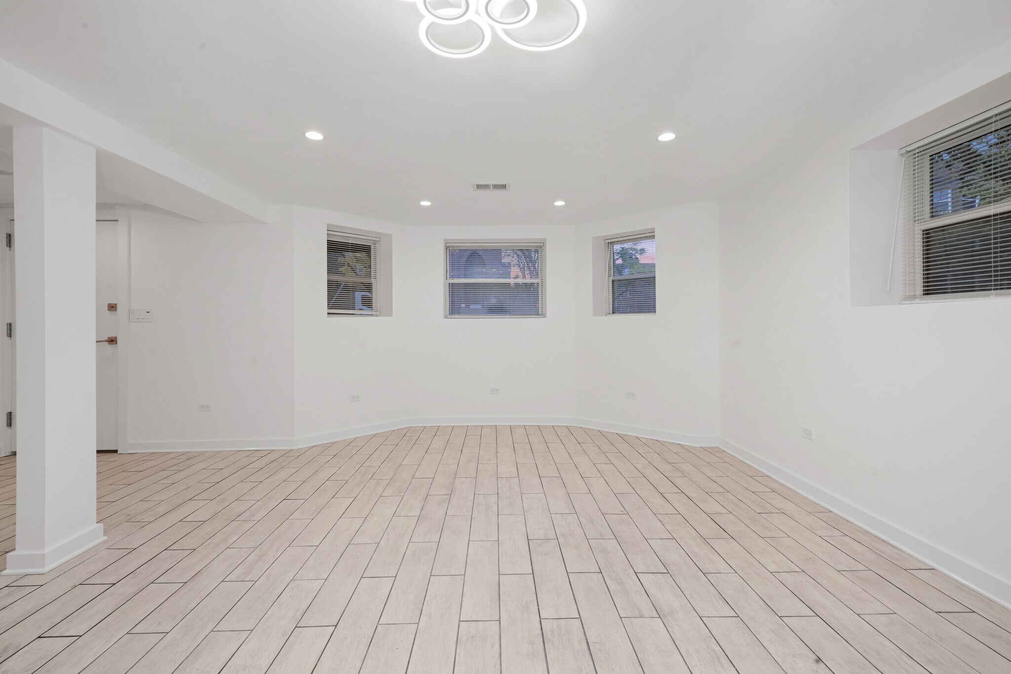 Building Photo - 2203 W Giddings St