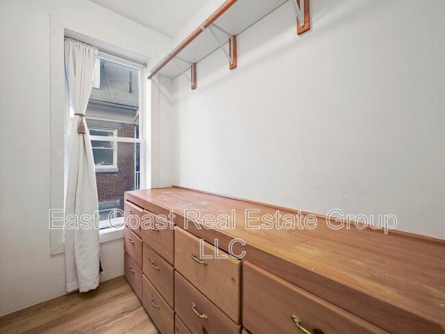 Building Photo - 448 Summit Ave