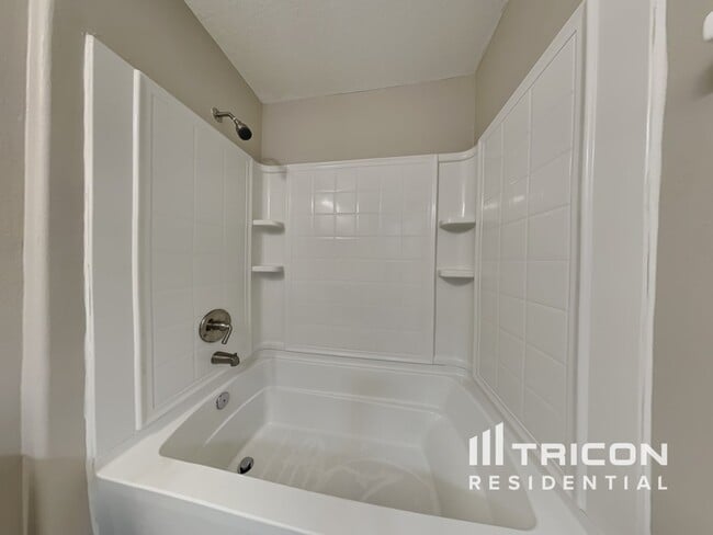 Building Photo - 4865 Hickory Stream Ln