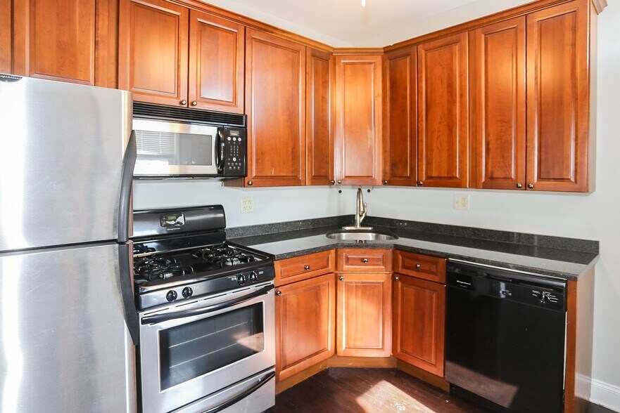 Building Photo - 4808 N Paulina St