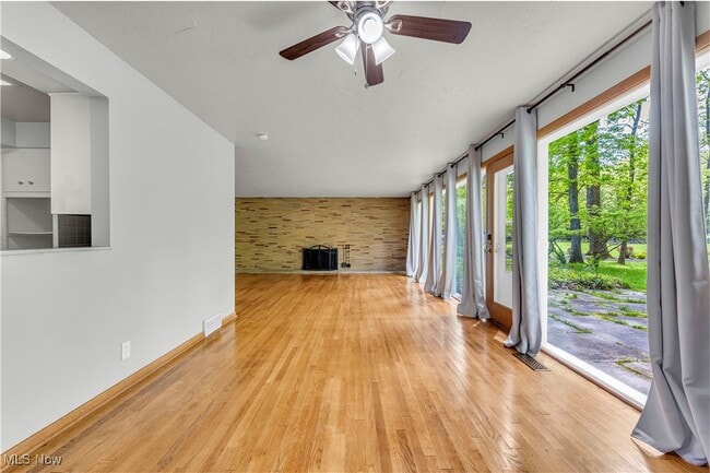 Building Photo - 6481 Glenwillow Dr