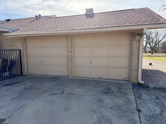 Building Photo - 8601 Karling Dr