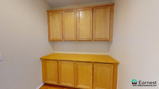 Building Photo - Bright & Stylish 4BR Townhouse with Privat...