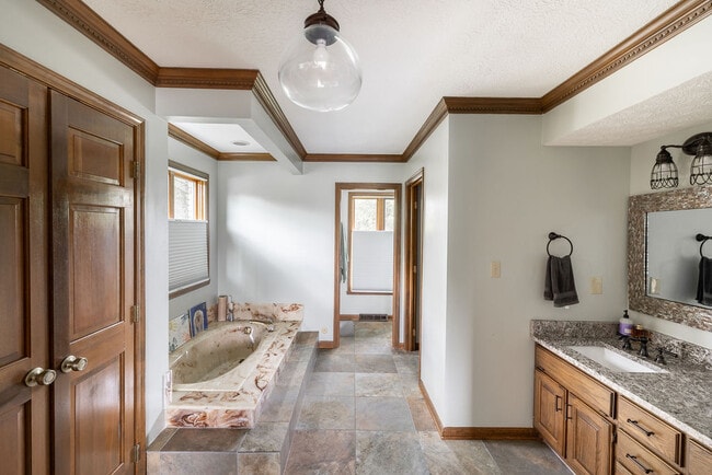 Building Photo - 12578 Royce Ct