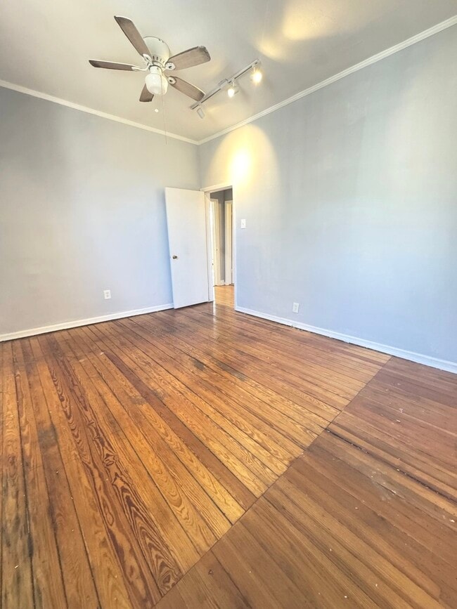 Building Photo - 511 N Taylor Ave