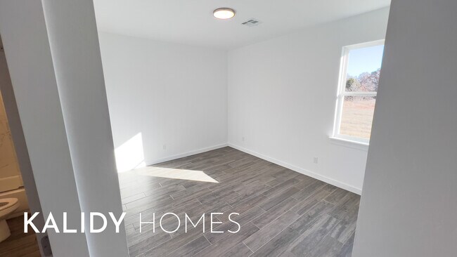 Building Photo - 17636 Salma Rd