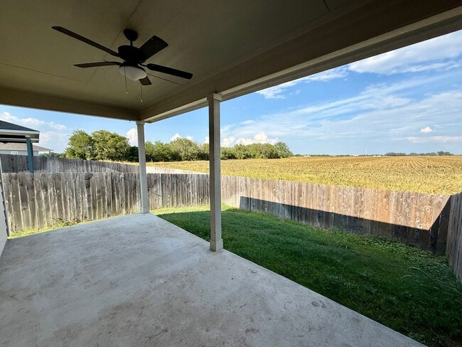 Building Photo - Luxury 3-bedroom, 2-bathroom Duplex in Seg...