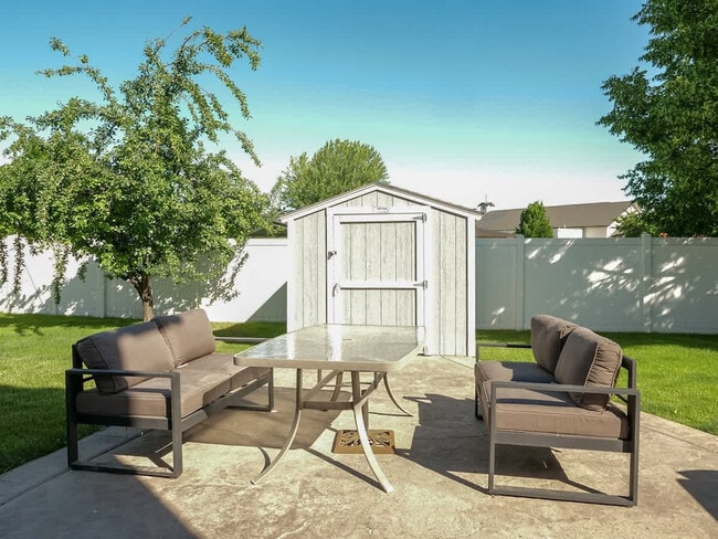 Building Photo - 151 Cub St W