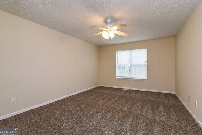 Building Photo - 9670 Crestview Terrace