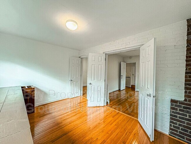 Building Photo - 4412 Volta Pl NW