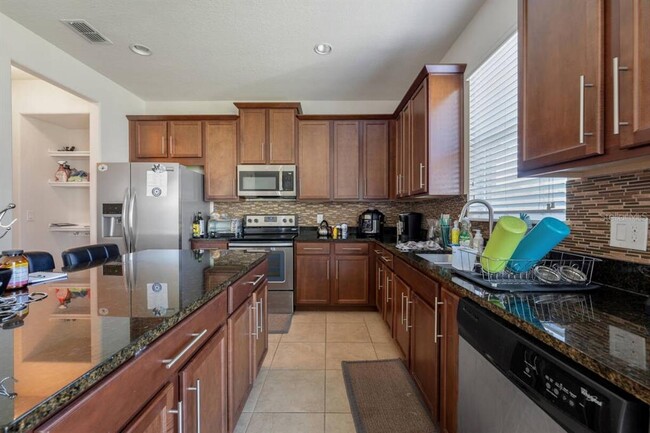 Building Photo - 5115 Longmeadow Park St