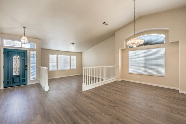 Building Photo - Stunning 4-Bedroom, 2-Bath Single-Family Home in Las Vegas