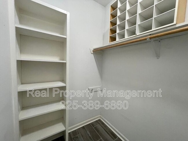 Building Photo - 25889 Regency Ave