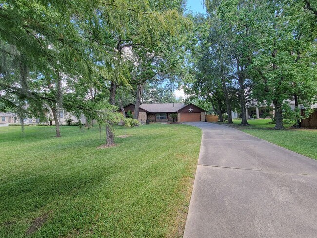 Building Photo - 10282 Valley Dr S