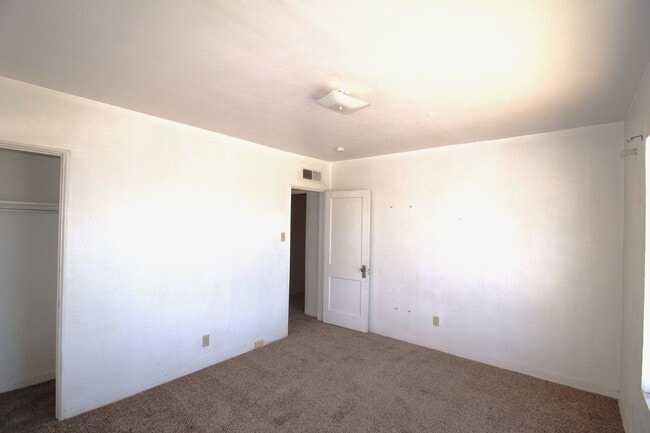 Building Photo - MINUTES FROM FORT BLISS!!