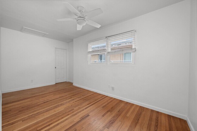 Building Photo - Dual private outdoor spaces!