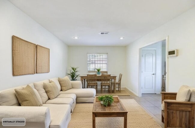 Primary Photo - 9811 Shadydale Ln