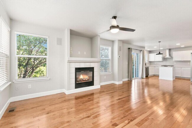 Building Photo - 1878 Twin Lakes Cir