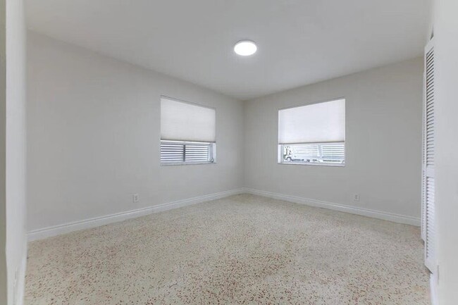Building Photo - 3414 Poinsettia Ave