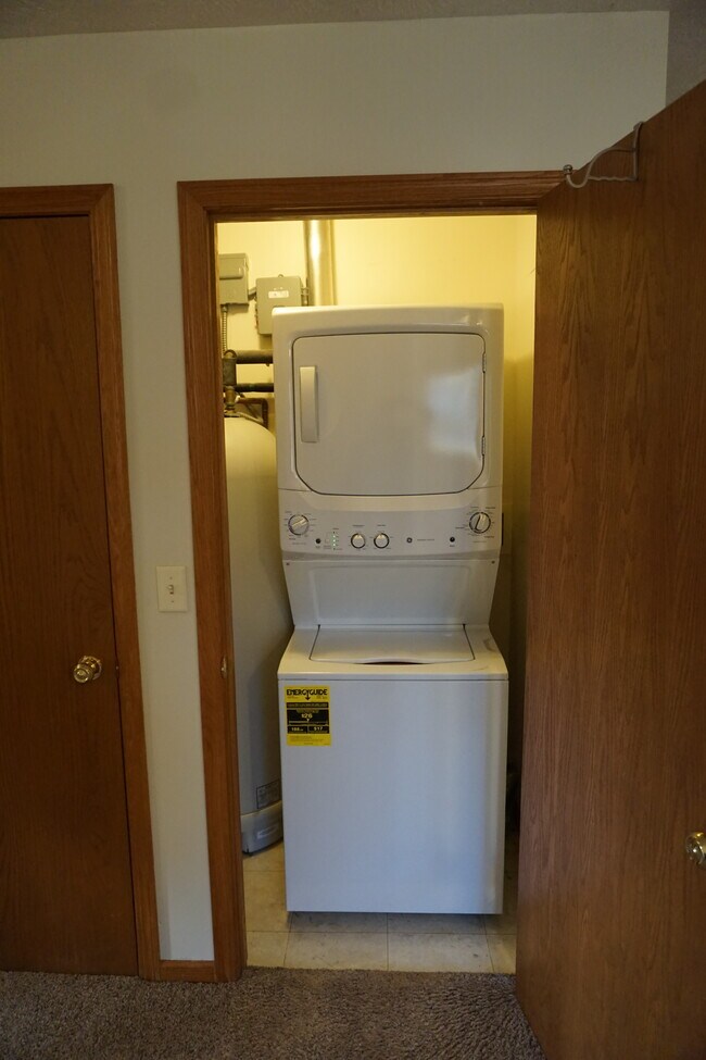 Building Photo - 1400 E Rushmore Dr