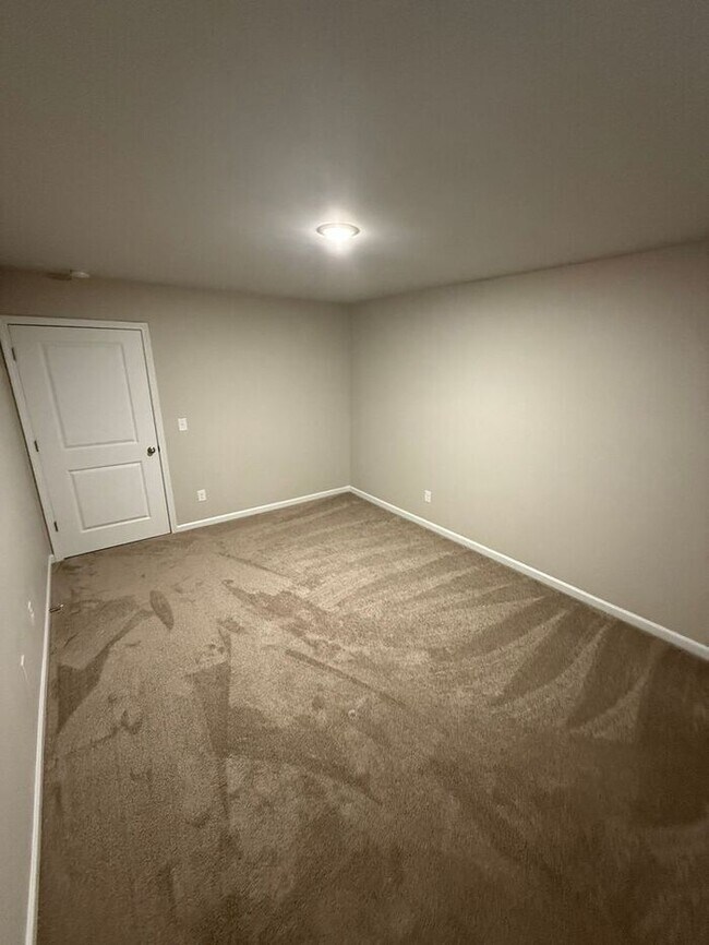 Building Photo - **Charming 3-Bedroom Home in Peaceful Stan...