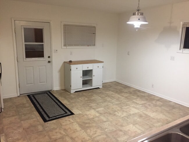 Building Photo - 1575 Riverside Dr