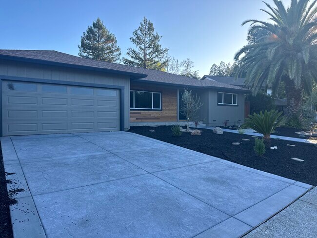 Building Photo - 2322 Parkwood Ct