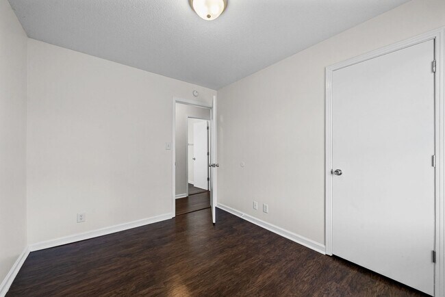 Building Photo - 3 Bedroom Pet Friendly Home For Rent!