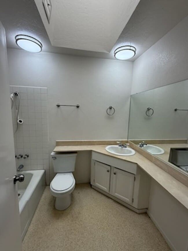 Building Photo - Comfortable Single Story Home