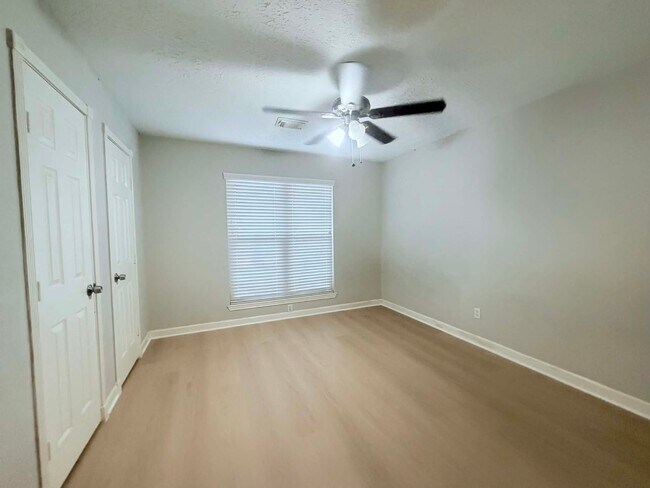 Building Photo - 7110 Yardley Dr