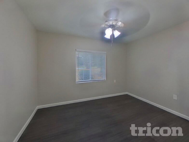 Building Photo - 4223 Dinglewood Ave