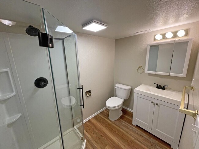 Building Photo - 3426 Queen Anne Way