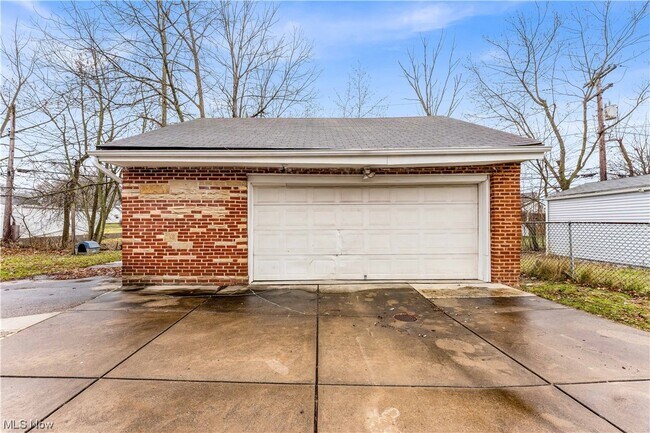 Building Photo - 17604 Mapleboro Ave